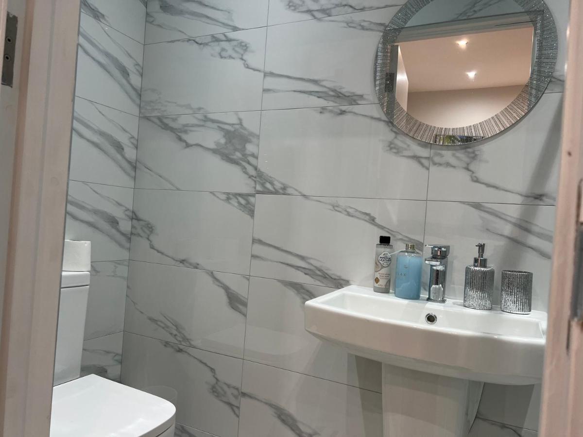 The Grande Residence - Close To Central London & Next To Northfield Tube Station Hanwell Εξωτερικό φωτογραφία